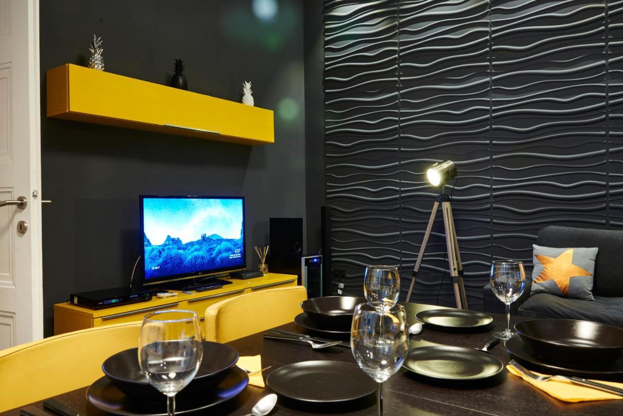 Central Location Yellow-Black Apartment Budapest Exterior photo
