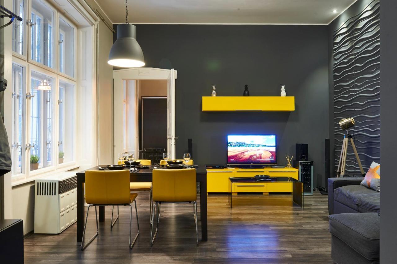 Central Location Yellow-Black Apartment Budapest Exterior photo