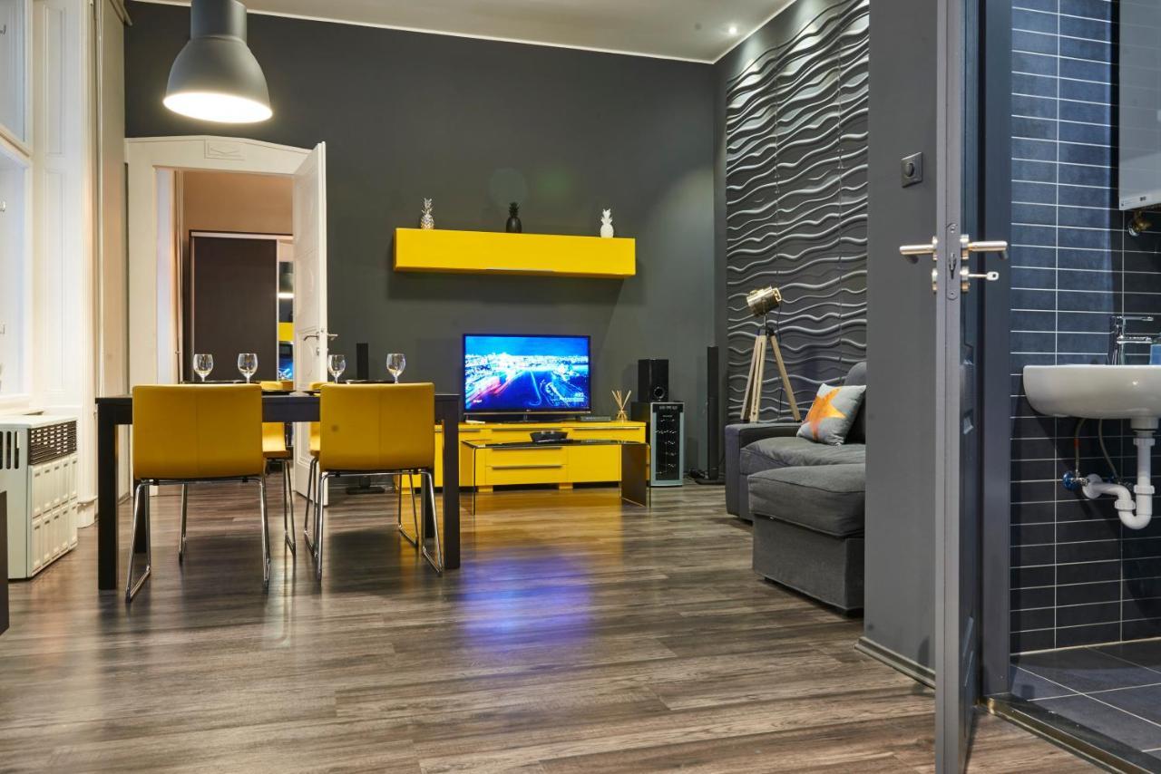Central Location Yellow-Black Apartment Budapest Exterior photo